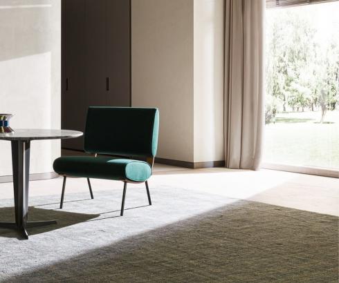 The Round D.154.5 armchair from Molteni&C is the first preview masterpiece of the 2021 collection.