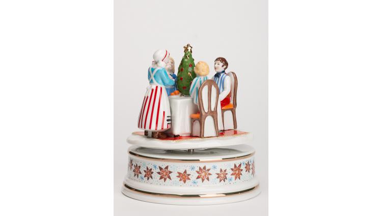 Musical figurine Hutschenreuther Christmas Bakery from porcelain - content 