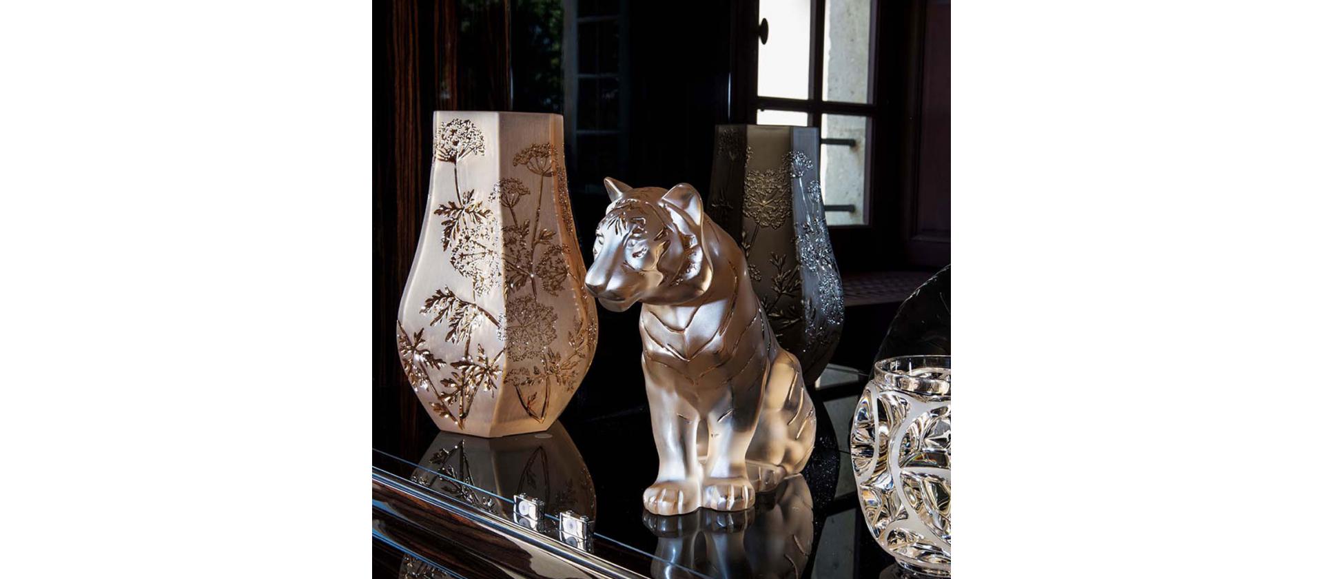 Sculpture of the golden tiger 2022 Lalique big