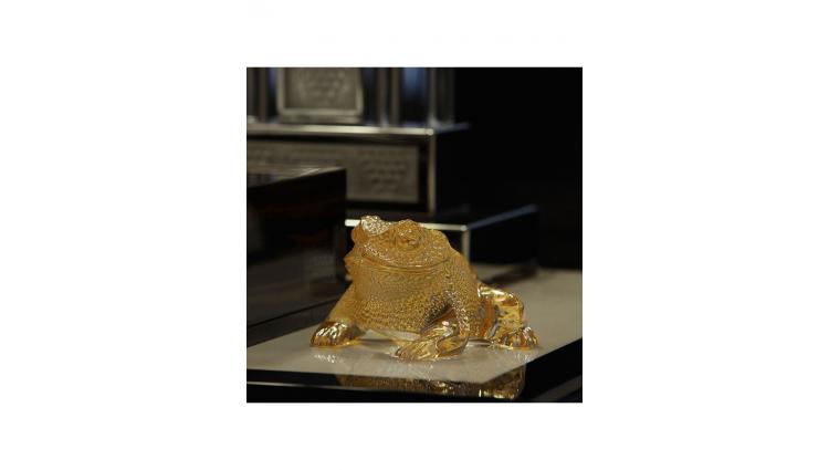 Lalique Gregoire Frog Figurine with Gold Plated - content 